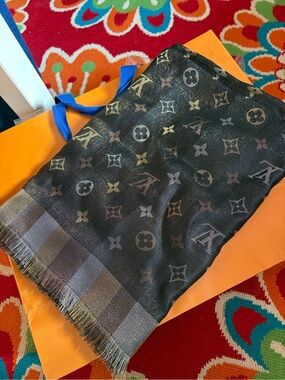 2026 LV shine monogram shawl! Brand new.